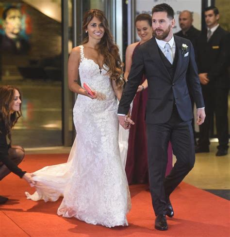 Vestido De Noiva Do Casamento De Messi E Antonella Em 2020 Com Imagens