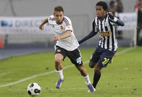 João pedro da silva pereira. Arsenal pondering a move for Valencia right-back Joao Pereira