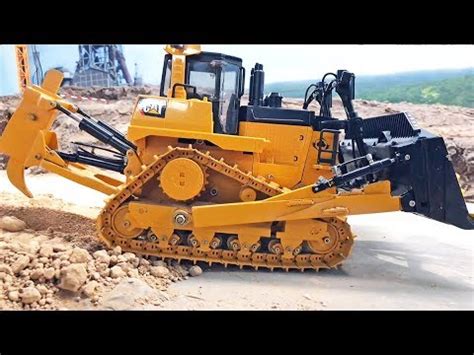 The latest technology provides operator with full command of the dozer for safe and efficient operation. Rc Bulldozer Bruder Cat D11 By Grumalu Price