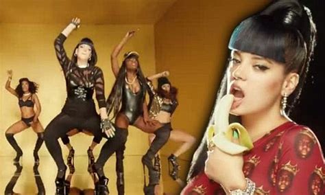 Lily Allen Pokes Fun At Robin Thicke In Promo For Hard Out Here Daily Mail Online