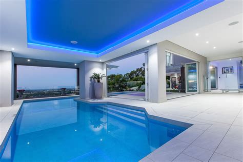 Modern Luxury Mansions With Pools
