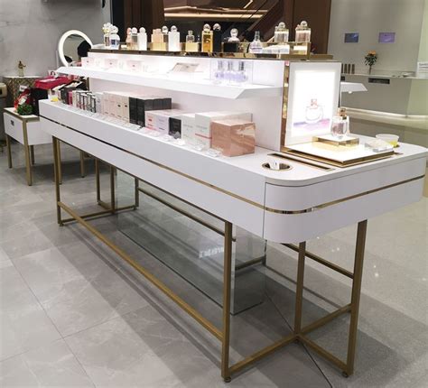 Mdf Painted In White Cosmetic Display Counter And Display Shelves For