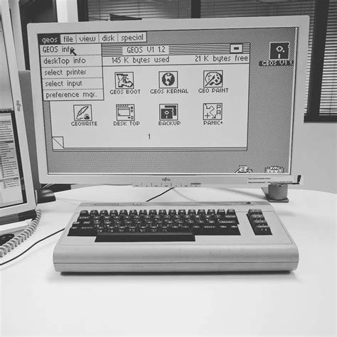 Commodore Wnice Monitor Keyboard Commodore Oldschool