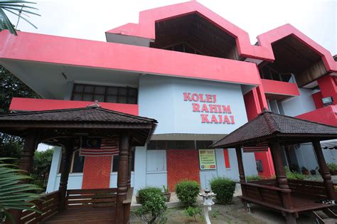 Pada 20 julai tahun 2011 yang lalu, telah diadakan malis penghargaan dan perpisahan buat pengetua kolej aminuddin baki (kab) iaitu encik zulkifli b. Kolej | Portal Rasmi UKM