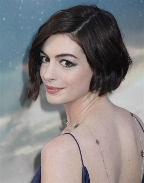 Anne Hathaway Wearing Her Hair In A Short Wavy Bob