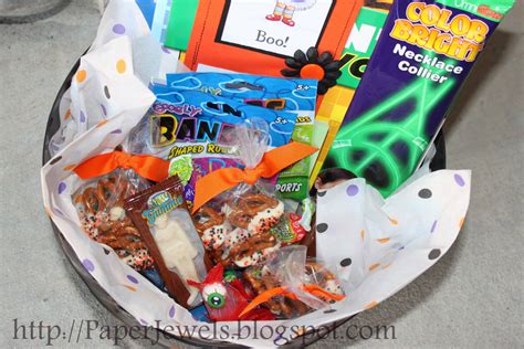 Want to boo your neighbors? Paper Jewels and other Crafty Gems: Boo Basket (and Cute ...