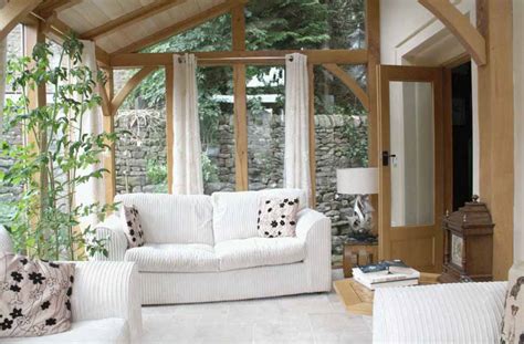 Ruang keluarga bergaya minimalis modern (sumber: Sunroom | Home Decor and Ideas | Pinterest