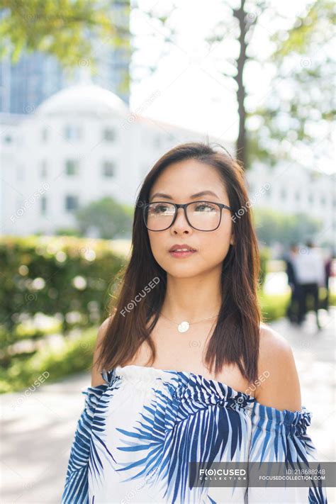Pretty Asian Girl With Glasses In The Street — Specs Woman Stock