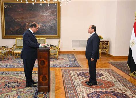 أما الكاتب والمحلل السياسي محمد رشيد فيرى أن إقالة فوزي وتكليف كامل هو خطوة إيجابية، حيث كتب مغرداً على تويتر: اللواء عباس كامل يؤدي اليمين الدستورية رئيساً لجهاز ...