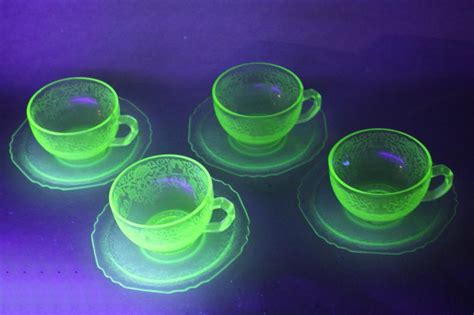 Uranium Glow Green Depression Glass Tea Cups And Saucers 1930s Vintage
