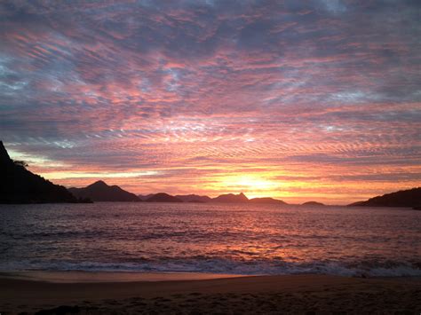 G major or sol, a musical key. O espetacular nascer do sol na Praia Vermelha, Rio de ...
