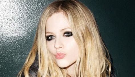 Avril Lavigne Vuelve A Escena Con Nuevo Tema Head Above Water