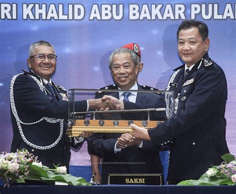 Tan sri dato' seri mohamad fuzi bin harun (born 4 may 1959) is the 11th inspector general of royal malaysia police succeeding khalid abu bakar. Fuzi hands over IGP reigns to Hamid | Borneo Post Online