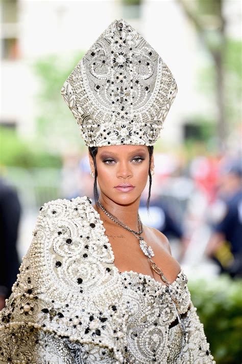 The 16 Best Met Gala Hair Accessories Of All Time From Subtle To Ott