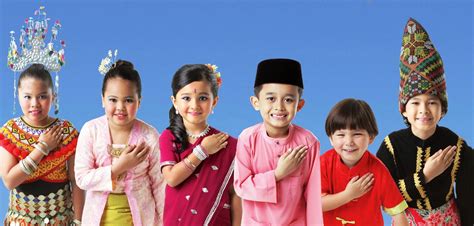 Generasi muda malaysia yang berbilang kaum perlu meningkatkan usaha integrasi kaum dan perpaduan selaras dengan konsep gagasan 1malaysia. E-MAJALAH PENYIARAN ISLAM & KOMUNIKASI