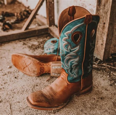 pin by tisha jo♡ on ♡country♡ in 2021 cute cowgirl boots western shoes cowgirl boots outfit