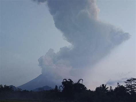 Indonesias Most Active Volcano Mount Merapi Erupts Guernsey Press
