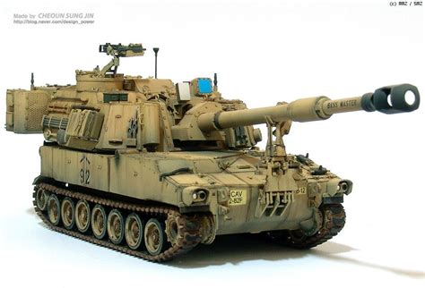 30 km (19 mi) operational range: M109A6 Howitzer | 디오라마