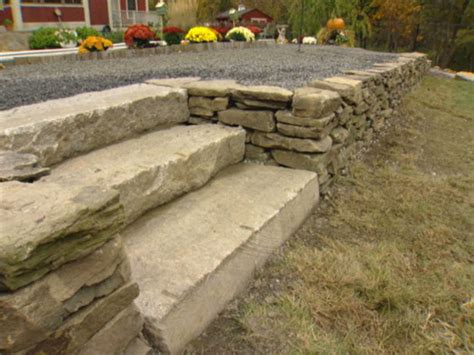 Traditionally, retaining walls were built with standard concrete blocks known as cmus (concrete masonry units), or cinder blocks, as they're the final steps of your simple block retaining wall depend on how you want to finish it. How to Build a Dry-Stack Stone Retaining Wall | how-tos | DIY