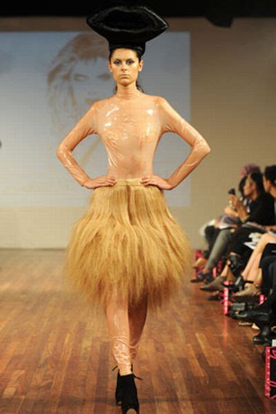 Charlie Le Mindu S Hairy Creations At London Fashion Week Pics Izismile Com