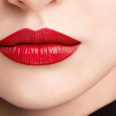 Pin By Tiana On ♡ She ♡ Bright Red Lipstick Red Lipsticks Beautiful