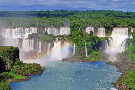 Les Chutes Diguazú Entre Largentine Et Le Brésil