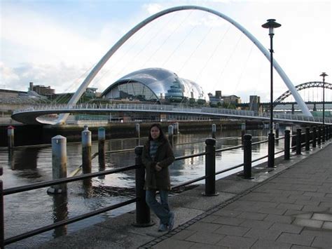 Millenium Bridge By The Quayside Newcastle Upon Tyne Flickr