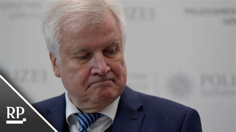 Merkel, keeping the border open is the last remaining symbol of her liberal migration. Horst Seehofer kündigt seinen Rücktritt als CSU-Chef an ...