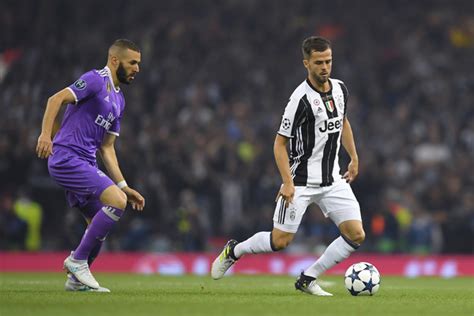Cbs sports has the latest college basketball news, live scores, player stats, standings, fantasy games, and projections. Zittern um Miralem Pjanic: Neue Informationen bekannt ...