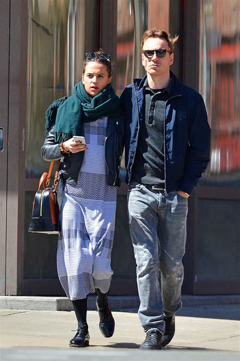 The couple, who tied the knot in 2017, were enjoying a romantic getaway in the swedish capital to celebrate the actress' 32nd birthday. Michael Fassbender y Alicia Vikander «pillados» en Nueva York