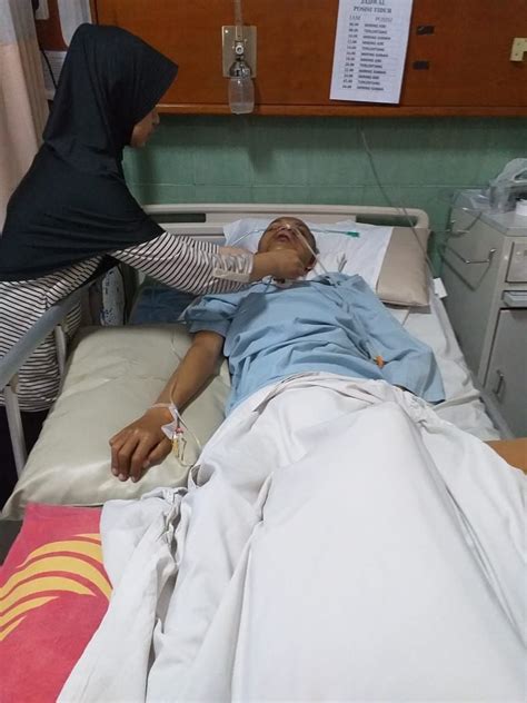 Foto Orang Terbaring Sakit Di Rumah Sakit Terbaring Di Rumah Sakit