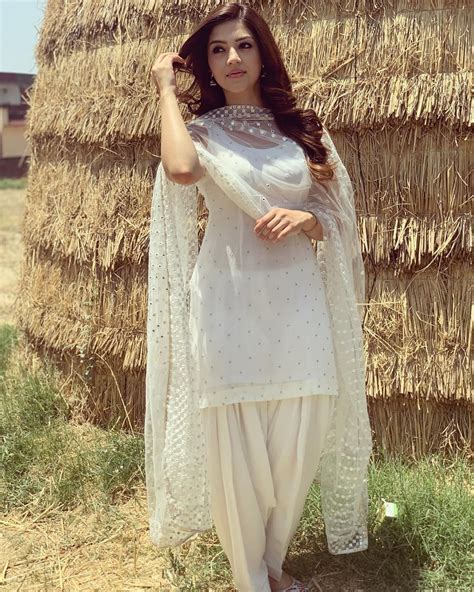 punjabi suit images that add brightness and fun to your d day look