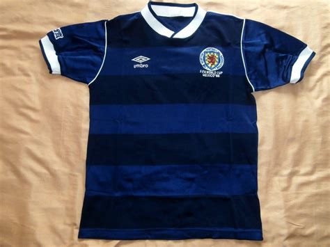 Scotland 0 denmark 1 scotlands charlie nicholas at the estadio neza 86, nezahualcoyotl, mexico. Scotland Home football shirt 1986 - 1987. Added on 2016-08 ...