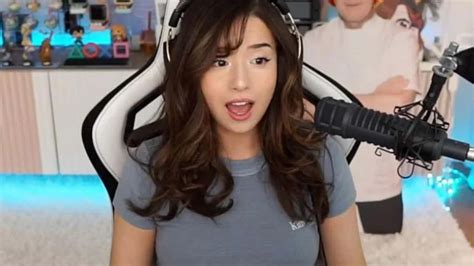 Pokimane Trolled By A Chat Over Her Bread Roll Abs