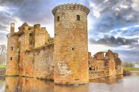 Jigsaw puzzles hd is a free app from the windows store and it runs from the start screen on windows 8 computers and the microsoft surface tablet. Caerlaverock Castle Jigsaw Puzzle | Love Jigsaw Puzzles