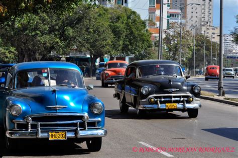 Fotografo Cubano Una Famosa Calle Del Vedado En La Habana
