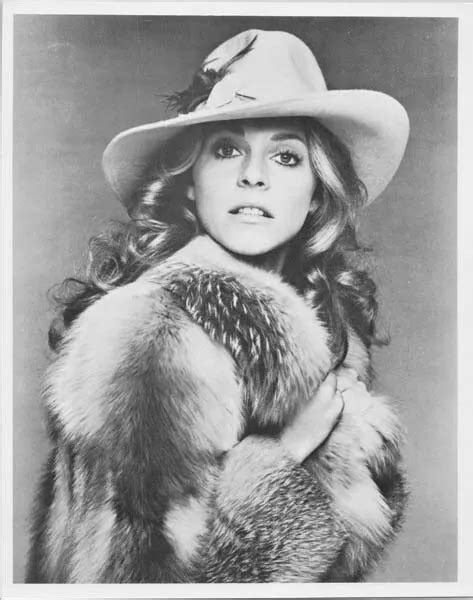 Lindsay Wagner Wears Fur Coat And Hat Original 8x10 Photo 1970s Bionic