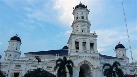 Masjid sayyidina ali, masjid abu bakar dan masjid gamamah di medinaketiga masjid ini berdekatan dan terletak di dekat masjid. Masterpiece of Johor Bahru: MASJID SULTAN ABU BAKAR, JOHOR ...
