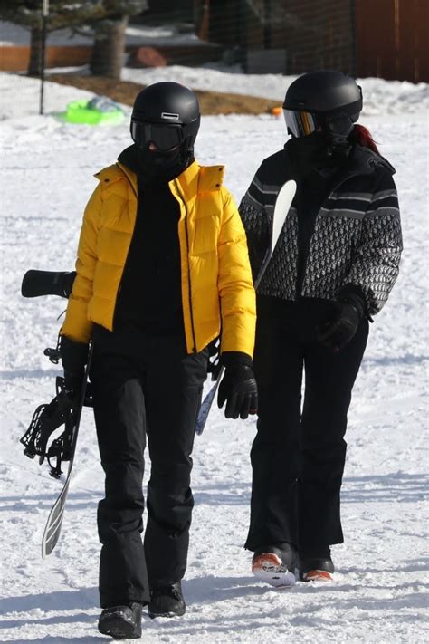 May 21, 2021 · kylie jenner is setting the record straight on her relationship status with travis scott — sort of. KENDALL and KYLIE JENNER Out Snowboarding in Aspen 01/02 ...