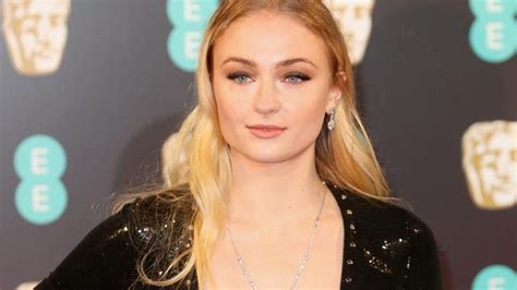 Game Of Thrones Sophie Turner Says Show Was Her Sex Education News