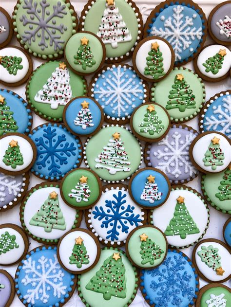 More tips for cookie decorating with royal icing. Royal icing cookies - Christmas winter trees snowflakes ...