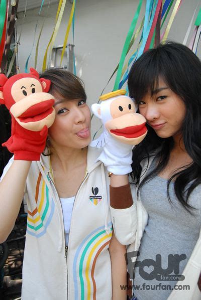 โฟร์ ศกลรัตน์ วรอุไร และ มด ณปภัช วัฒนากมลวุฒิ สองสาวดูโอสุดน่ารักโดนใจวัยรุ่นในยุคนั้นมากๆ ที่มา. ความน่ารัก ของ โฟร์มด อดีต ยัน ปัจจุบันจ้า