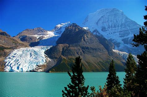 Lago Berg Berg Glaciar Y Monte Robson Columbia Británica Canadá