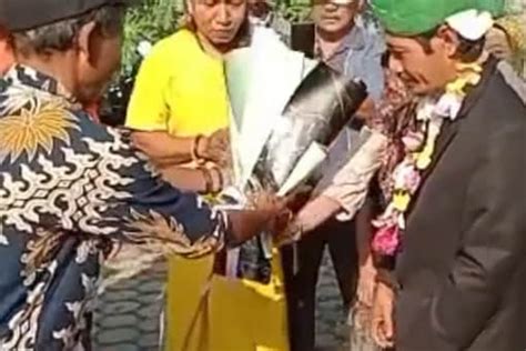 Indonesian Man Marrying Goat In Hope Of Going Viral Sparks Outrage News18