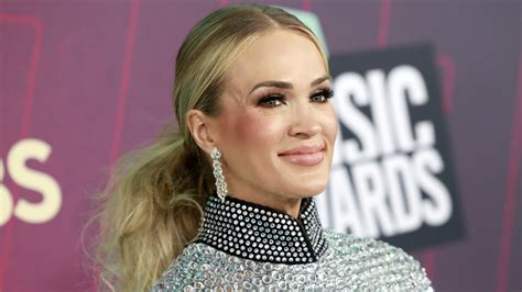 Carrie Underwoods 2023 Cmt Awards Look Verschafft Ihr Den Größten