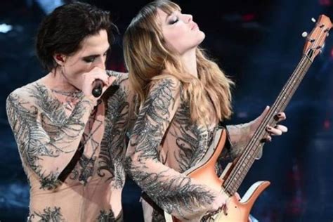 She was born in 2000s, in millennials generation. Victoria De Angelis, che annuncio: flirt con un collega ...