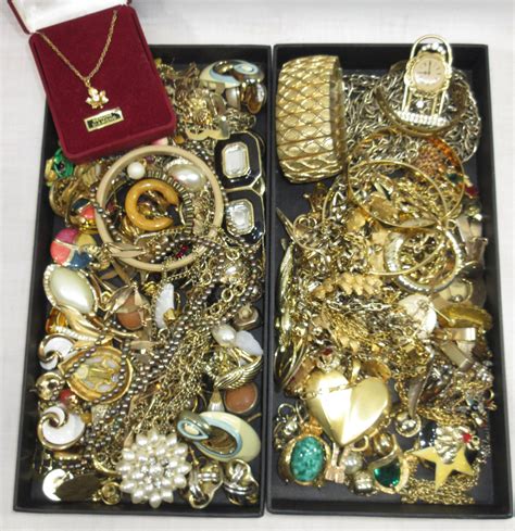 Lot Misc Costume Jewelry