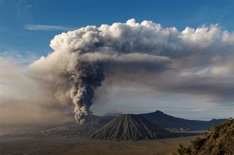 The Most Dangerous Active Volcanoes In The World Page 4 New Arena