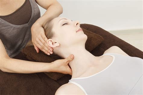 Splenius Capitis Exercise Neck Massage Forward Head Posture Neck And Back Pain