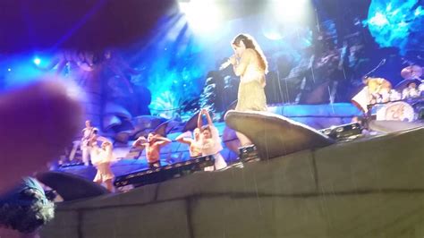 Die schlagersängerin andrea berg begeistert trotz regens 10 000 fans im fußballstadion der sg sonnenhof/großaspach. Andrea Berg 11. Heimspiel 2016 Video 12 - YouTube